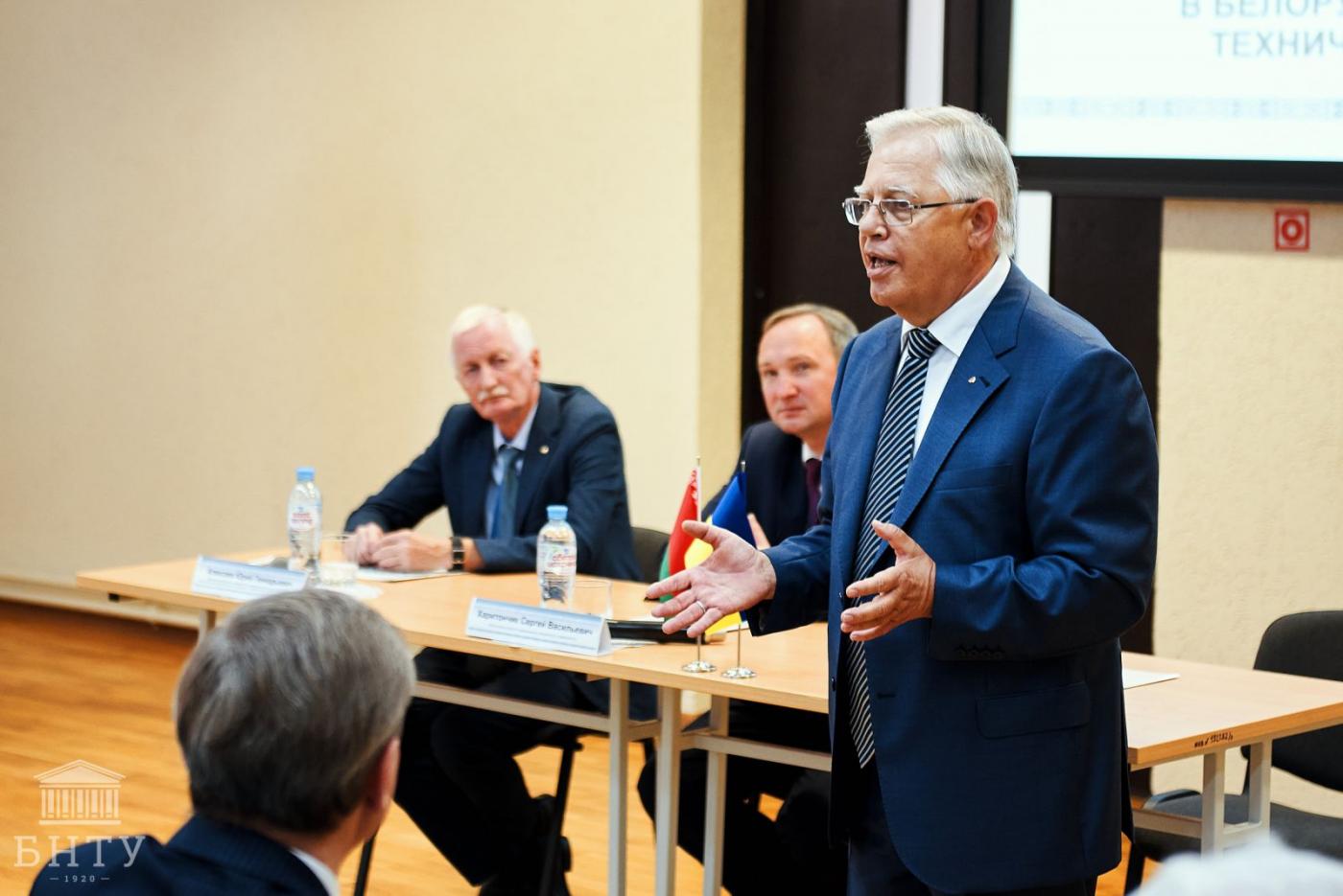 Делегация Коммунистической партии Украины 7 августа прибыла с визитом в Республику Беларусь